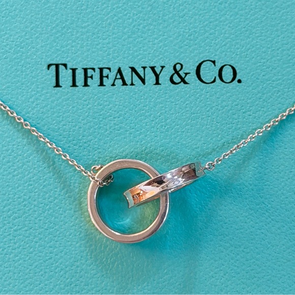Tiffany & Co. Interlocking Circles Pendant in Silver - Picture 5 of 11
